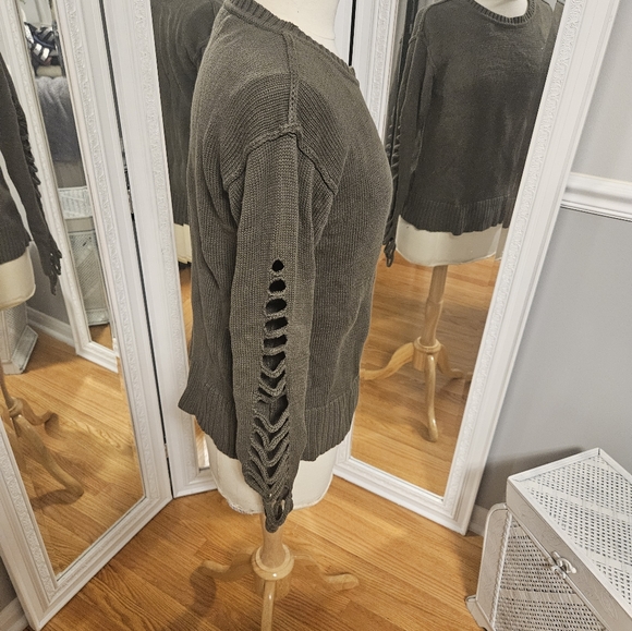 Vince Camuto Olive Long Sleeve Knit Sweater with Cutouts Size M - Picture 2 of 5